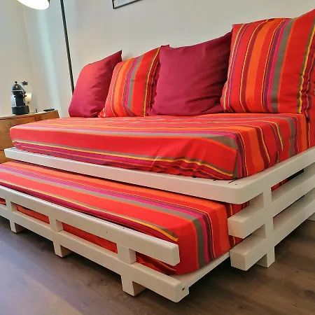 La Loge Du Theatre - *